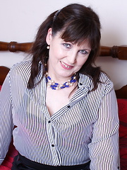 This British mama loves to fool around